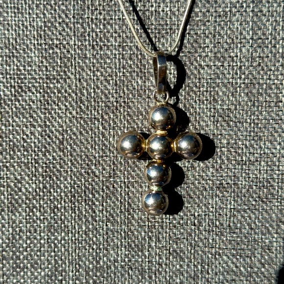 Silver Cross pendant necklace with silver chain 18” - Picture 2 of 4